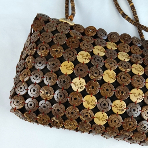 Wooden Womens Hawaiian Handbag. - Picture 9 of 14